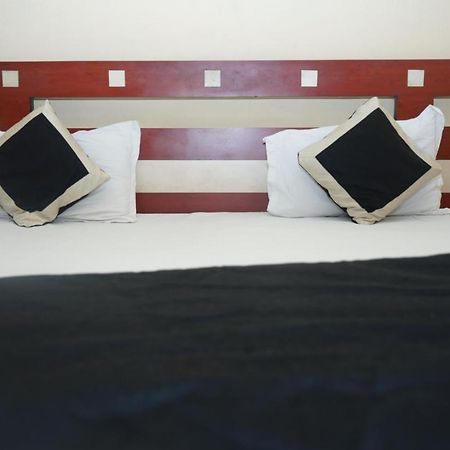 Hotel Nirmal Palace Kanpur Zewnętrze zdjęcie
