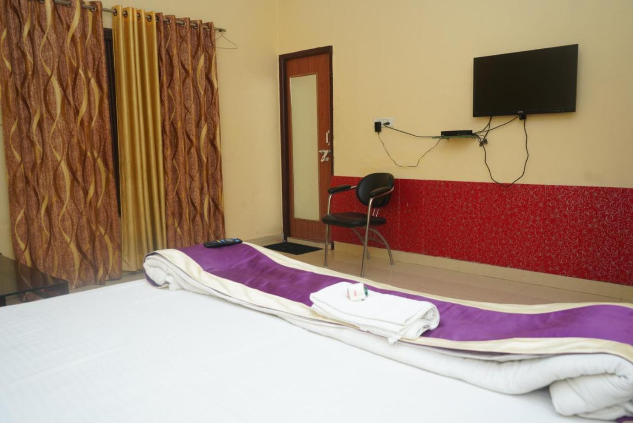 Hotel Nirmal Palace Kanpur Zewnętrze zdjęcie