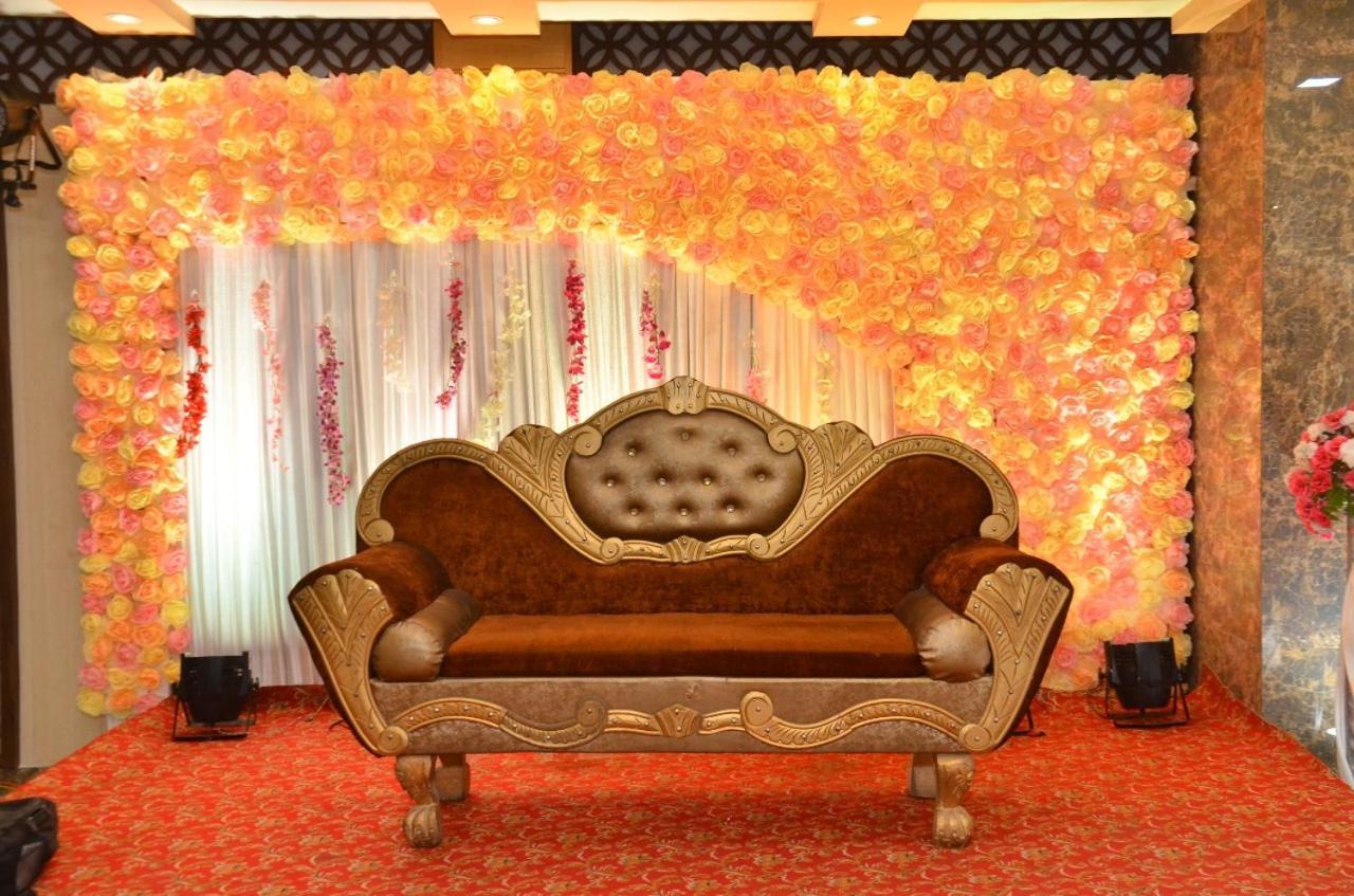Hotel Nirmal Palace Kanpur Zewnętrze zdjęcie