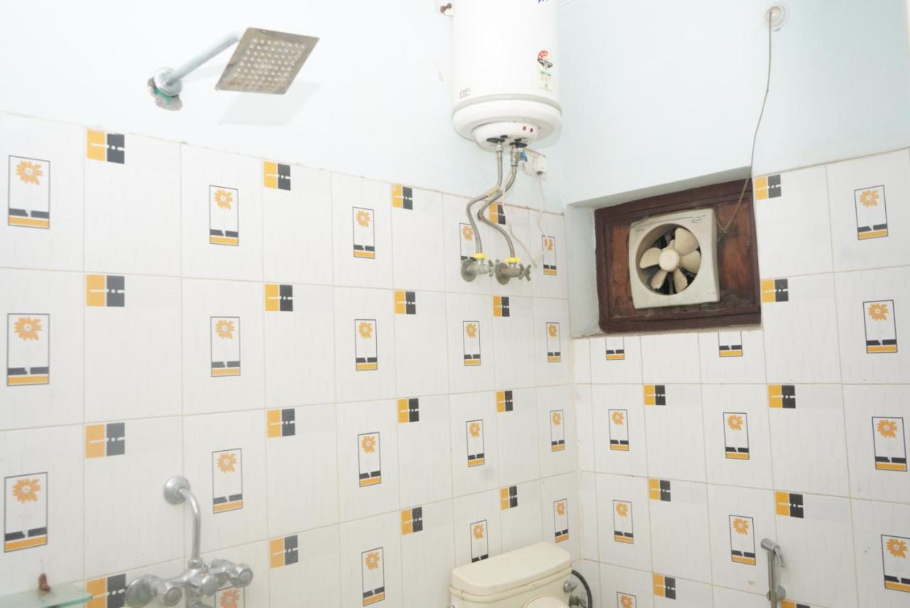 Hotel Nirmal Palace Kanpur Zewnętrze zdjęcie