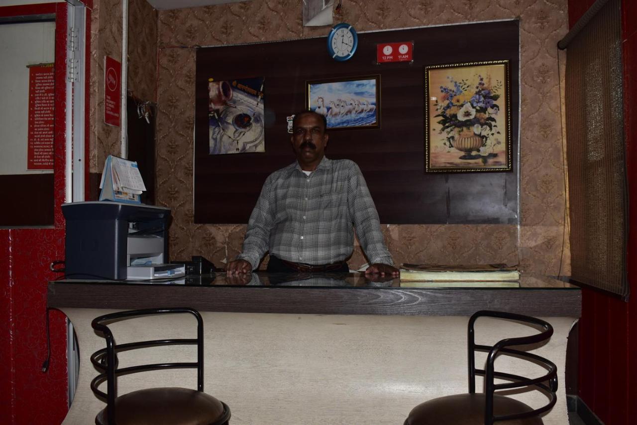 Hotel Nirmal Palace Kanpur Zewnętrze zdjęcie